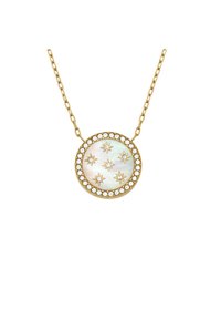 Collier en or avec un pendentif rond en nacre, entouré de diamants et de sept accents en diamant en forme d'étoile.