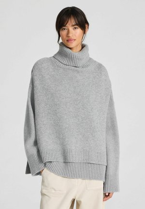 Hallide hallukas halli turtleneck, mis on valmistatud pehmest kudumismaterjalist, omab mugavat lõiget, ribatud detaile krael ja allservas ning külgmisi lõhesid.