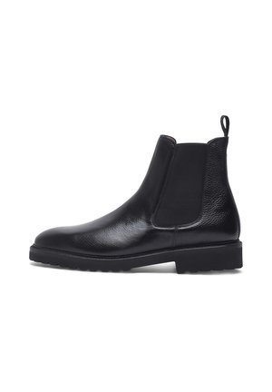 Schwarze Leder-Chelsea-Stiefel mit elastischen Seitenplatten, strukturiertem Finish, runder Spitze und dickem Gummisohle. Ziehschlaufe an der Rückseite.