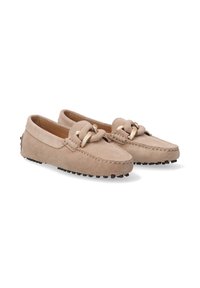 Beige Wildleder Slipper mit gesticktem Design, ausgestattet mit einem geknoteten Riemenakzent und gummierten, genoppten Sohlen für zusätzlichen Halt.