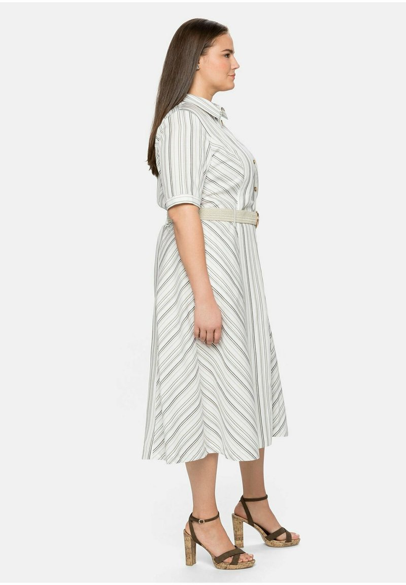 Damen Freizeitkleider | Sheego Blusenkleid offwhite bedruckt/offwhite - JH84781 Damen Freizeitkleider | Sheego Blusenkleid offwhite bedruckt/offwhite - JH84781