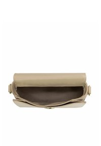 Beżowa skórzana torba crossbody z klapą, charakteryzująca się gładką powierzchnią i miękkim, niepodszewkowanym wnętrzem. Zawiera regulowany pasek i brak elementów metalowych.