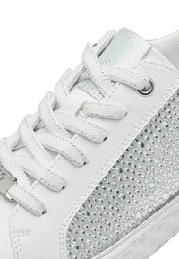 Marco Tozzi - Sneakersy niskie