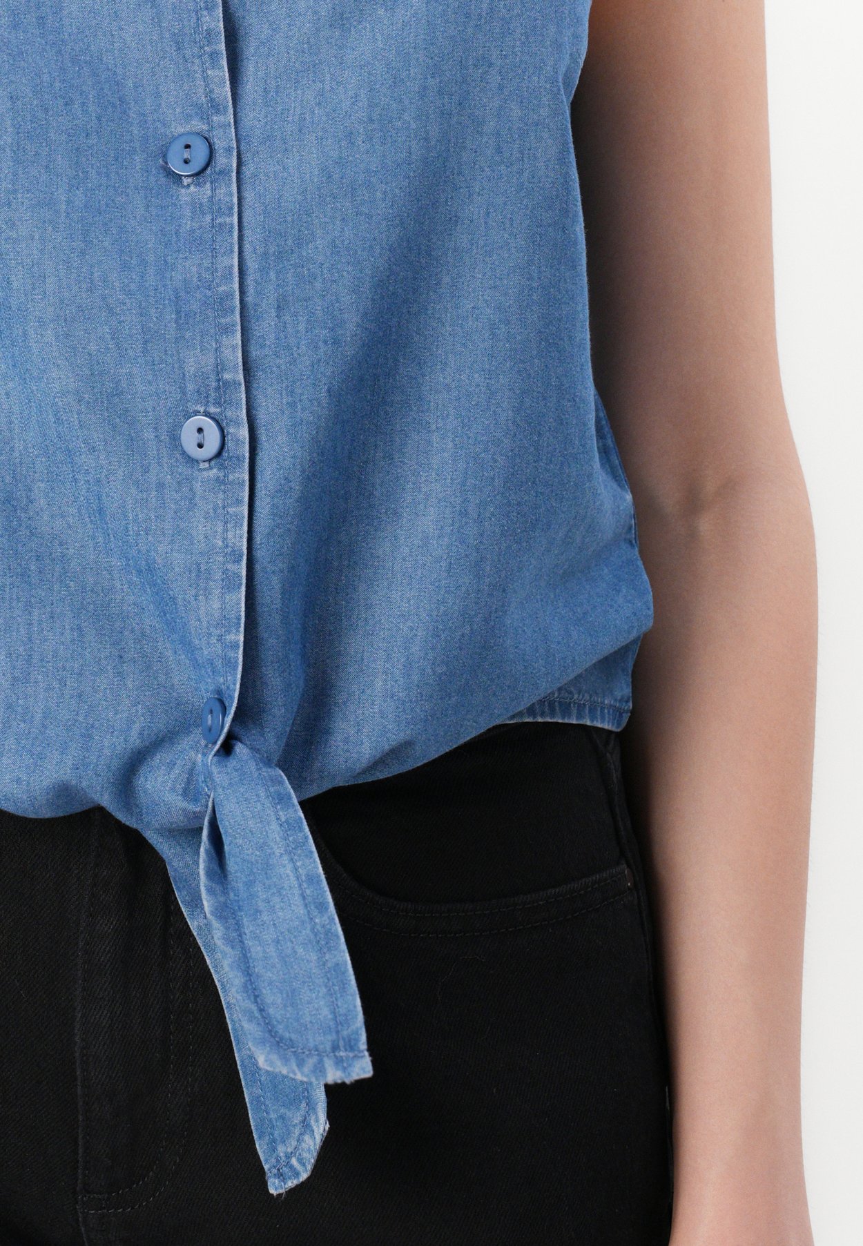 ONLBEA KNOT SINGLET