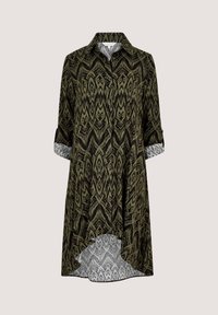 Grünes gemustertes Hemdkleid mit Knopfkragen, dreiviertelärmeln und einer kontrastierenden gemusterten Innenschicht am Saum.