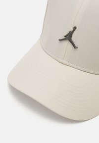 Jordan RISE - Caps - legend light brown/gunmetal