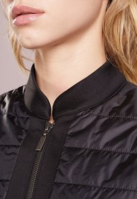Barbour International Mikina na zip - black