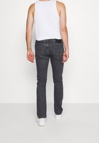 Tommy Hilfiger Vaqueros rectos - black denim