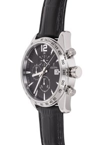 Orologio cronografo con cassa in acciaio inossidabile argento, quadrante nero, tachimetro e cinturino in pelle nera. Presenta tre sottodial e una finestra con la data.