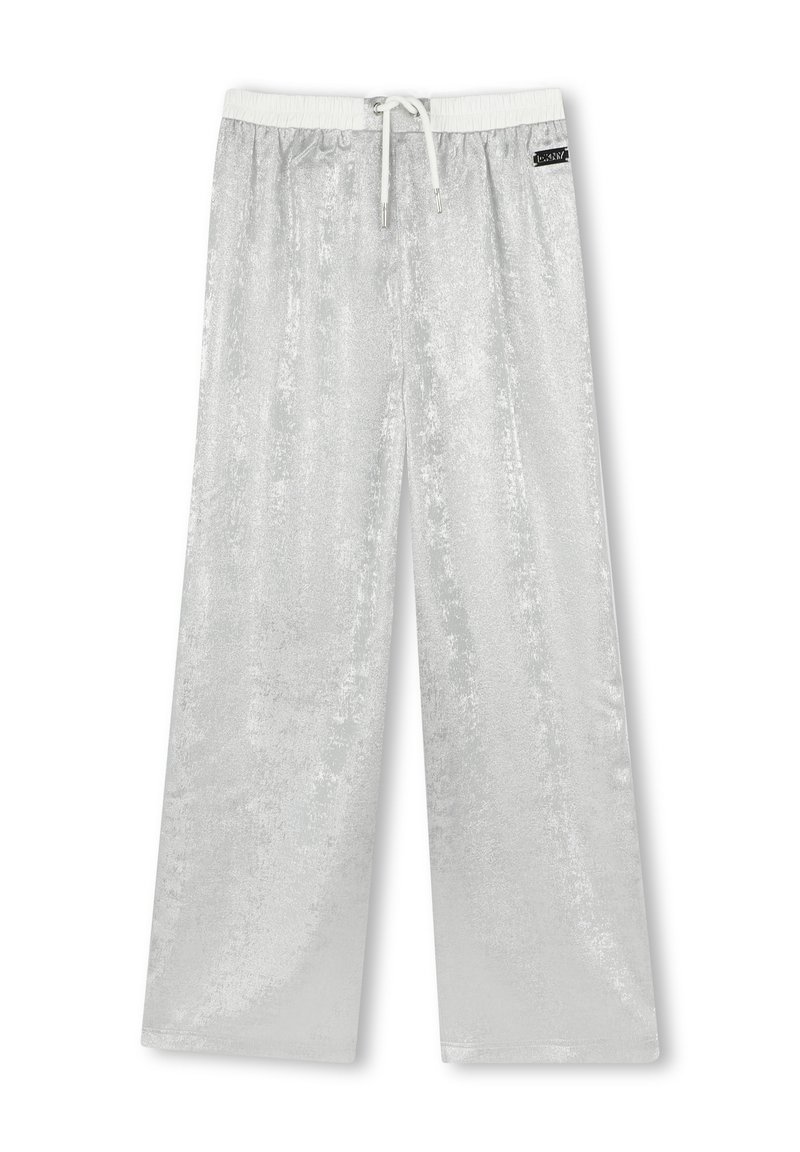Zilveren wijde broek gemaakt van glanzende stof, met een elastische tailleband met een trekkoord en een klein merkembleem aan de zijkant.