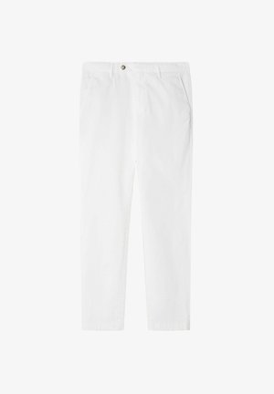 Witte katoenen broek met een ontspannen pasvorm, voorzien van een knoop aan de voorkant, zijzakken en gestikte zoomdetails. Soepele textuur, zonder patronen.