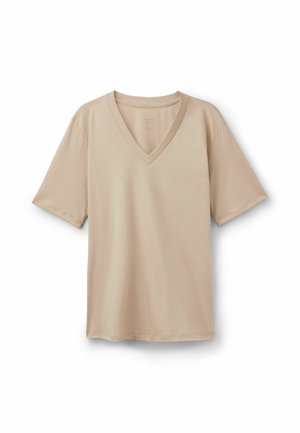 Beżowy T-shirt z krótkim rękawem i dekoltem w serek o luźnym kroju, przedstawiony na białym tle.