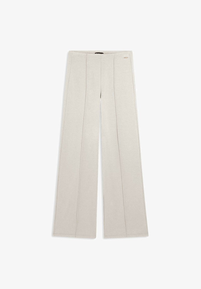 Pantaloni palazzo beige realizzati in tessuto morbido, con pieghe frontali, una texture liscia e un discreto logo.