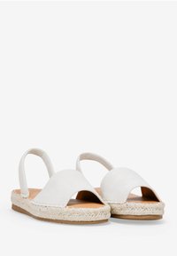 Sandali espadrillas bianchi con una toma liscia, design con punta aperta, cinturino slingback e suola avvolta in juta. Stile piatto e informale.