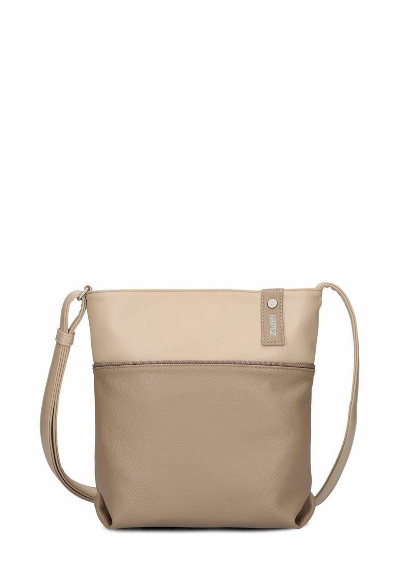 Beige schoudertas met verstelbare riem, tweekleurig ontwerp en een klein merklabel bij de bovenste ritssluiting.