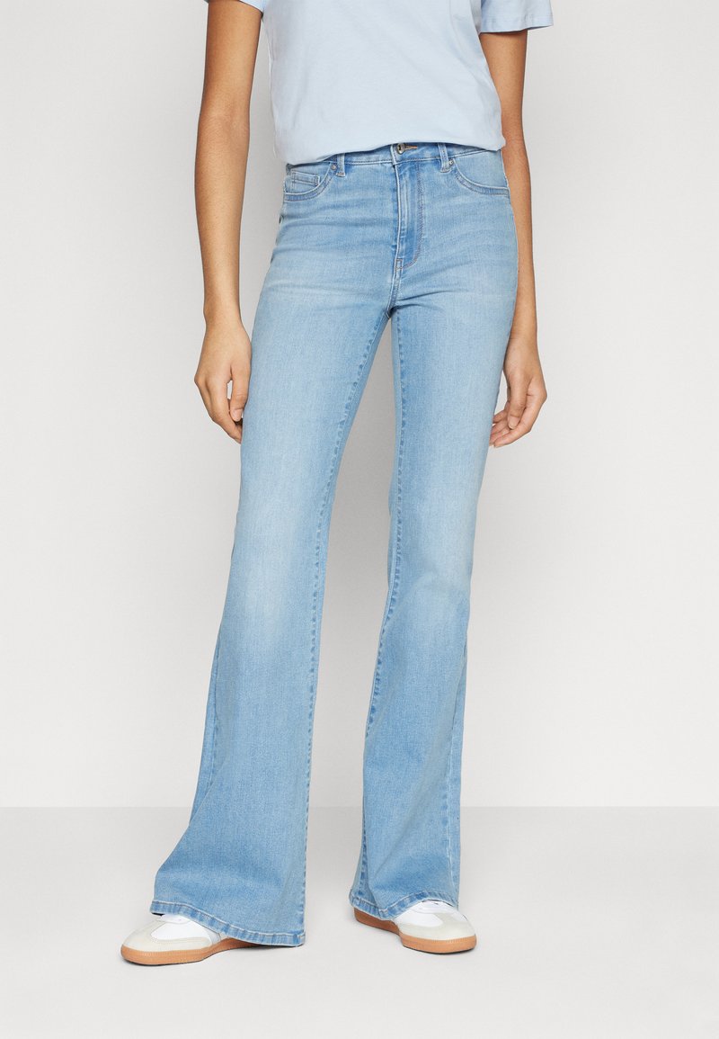 ONLY - ONLROSE RETRO FLARED  - Blugi bootcut - light blue denim, Extindeți