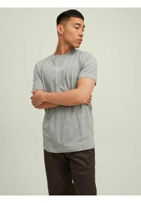 Jack & Jones PREMIUM JPRBLUARCHIE SS CREW NECK NOOS - Marškinėliai su spaudiniu - light grey melange