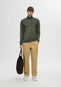 Selected Homme SLHEMANUEL SOFT ZIP HIGH NECK - Sportinis megztinis - forest night