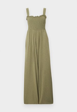 Olivzaļas krāsas garā makekleita bez piedurknēm ar sarautu augšdaļu, volānu apdari augšā un plašiem plecu siksnām.