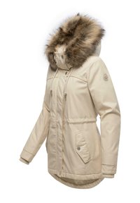 Beige parka jas met een nep-bont capuchon, zichtbare trekkoorden, drukknoopsluiting en twee voorzakken. Soepele textuur met een licht gebogen zoom.