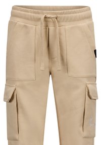 Beige sweatpants met een elastische tailleband en koord, voorzien van twee zijzakken en twee cargozakken met gestikte details.