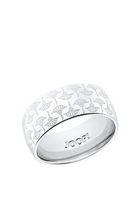 Anillo de banda de plata con un intrincado patrón de hojas, textura suave y marca grabada en el lado interior.