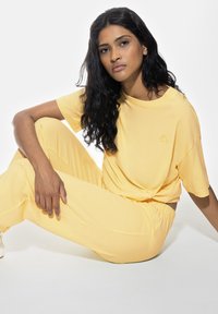 mey RELAXED żółty