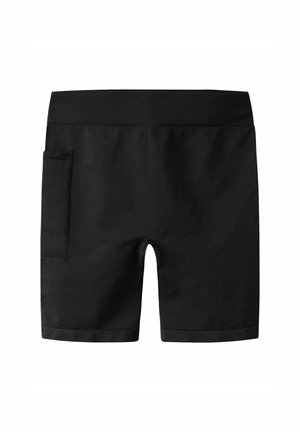 Shorts de sport noirs mi-longs avec une large taille élastique et une grande poche rectangulaire sur le côté gauche.