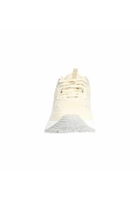 Beige sportieve schoen met een textuur-mesh bovenkant, vetersluiting en een witte rubberen zool. Vooraanzicht.