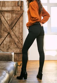 ONLY Vaqueros pitillo - black denim