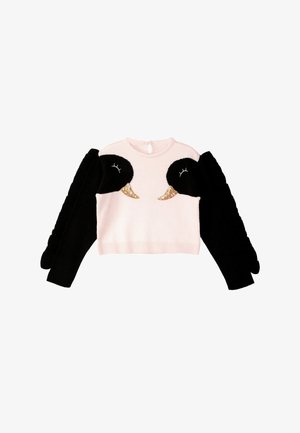 Roze trui met zwarte mouwen, versierd met een pinguïnontwerp en gouden accenten op de snavel, met een keyhole sluiting aan de achterkant.