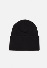 Gorro de punto negro con dobladillo, textura suave y diseño de corona sin costuras. Sin marcas o adornos visibles.