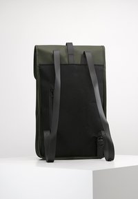 zaino rains rucksack