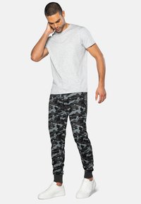 Threadbare Jogginghose - charcoal camo