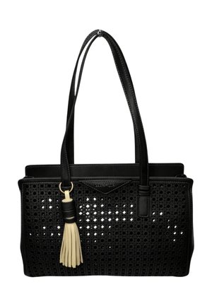 Borsa tote nera con design a traforo a griglia, due manici lunghi e un nappina beige appesa a un manico.