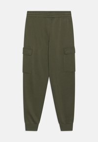 Olivgröna joggingsbyxor med elastisk midja, cargofickor på varje lår och ribbade muddar vid anklarna.