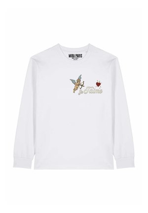 Wit longsleeve t-shirt met een speelse illustratie van een putto met vleugels, een boog en de tekst "Je T'aime" naast een hart.