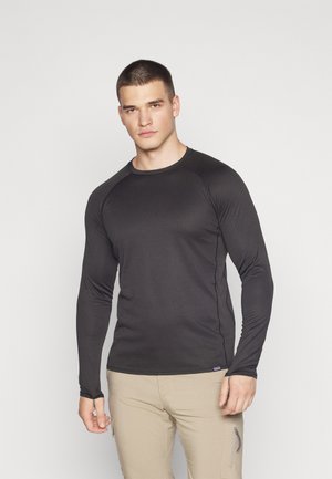 Zwarte longsleeve t-shirt met een textuurstof en raglanmouwen, voorzien van een ronde hals en subtiele merkaanduiding aan de onderzijde.