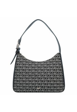 Sac d'épaule DKNY en noir et gris avec logo répétitif, corps en tissu, bandoulière en cuir lisse, forme courbée et garnitures en métal argenté.