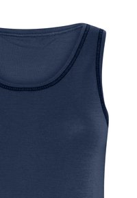 Marineblå tanktop med rund halsudskæring, tykke stropper og et glat bomuldsstof med diagonal ribbet tekstur og syede detaljer.