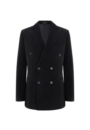 Czarna marynarka męska dwurzędowa z klapami w szpic oraz zamknięciem na cztery guziki, z dwoma kieszeniami bocznymi i jedną kieszenią na piersi.