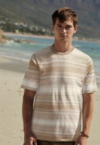 Next TEXTURED STRIPE- REGULAR FIT - T-shirt med print - neutral