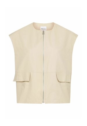 Béžová vesta bez rukávů se zapínáním na přední zip a dvěma kapsami s klopami, s kulatým výstřihem a volným střihem.
