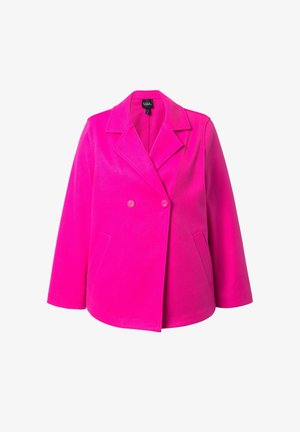 Manteau en laine rose vif à double boutonnage avec larges revers, deux poches avant et manches longues, présenté à plat sur un fond blanc.