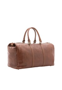 Borsa da viaggio in pelle marrone con due manici, dettagli di cucitura sottili e tasca laterale. Texture liscia, forma rettangolare.