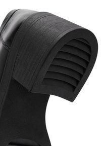 Thumbnail Image 10