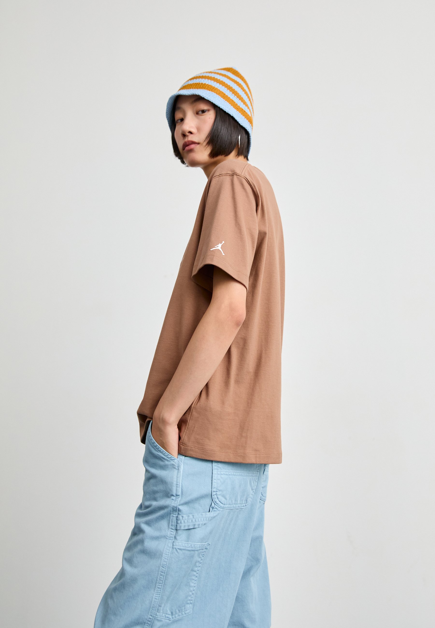 nike archaeo shirt dusty brown