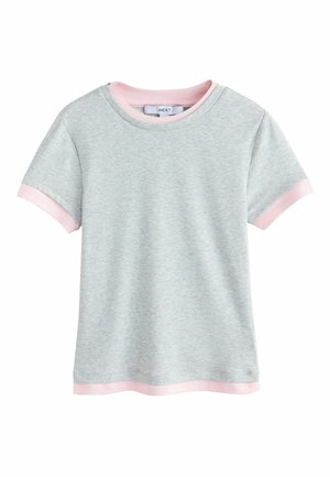 Lühikeste varrukatega helehall T-särk, millel on roosad äärised varrukatel, krael ja äärel, valmistatud pehmest kangast, silt "Next".