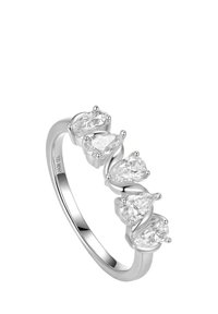 Ring aus Sterlingsilber mit fünf tropfenförmigen klaren Edelsteinen, die in einem gedrehten Banddesign angeordnet sind, poliert für ein elegantes Finish.