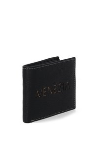 Zwarte leren portemonnee met een gestructureerde afwerking, voorzien van gegraveerde "VENEZIA"-letters en contrasterende witte stiksel langs de randen.
